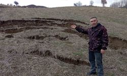 Tokat'ta yağış sonrası heyelan tarlayı kullanılamaz hale getirdi