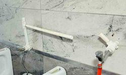 Tomarza'da tuvaletlere zarar verdiler
