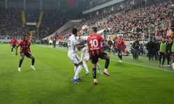 Trendyol Süper Lig: Gençlerbirliği: 0 - Beşiktaş: 0 (İlk yarı)