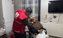 Türk Kızılay Muradiye Şube başkanından yaşlılara kuaför hizmeti