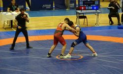 U15 Güreş Grup Müsabakaları Van'da başladı