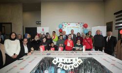 Ümraniye'de sevgi dolu buluşma: 10 özel gencin doğum günü bir arada kutlandı