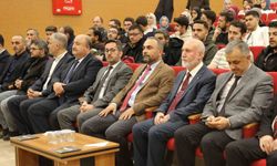 Üniversitesi gençler Kur'an-ı Kerim'i güzel okumak için yarıştı