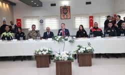 Vali Akbıyık bayramda güvenlik güçleri ile bir araya geldi