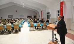 Vali Ustaoğlu Mehmetçikle iftarda buluştu