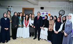 Vali Yılmaz, kız yurdunda kalan uluslararası öğrencilerle iftar yaptı