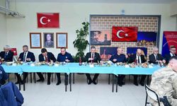 Vali Yılmaz, vatani görevini yapan er ve erbaşlar ile iftar yaptı