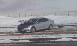 Van'da Kaymakamın bulunduğu otomobil kaza yaptı