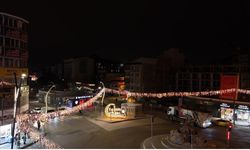 Van'da Ramazan ışıltısı: Kent meydanları görsel şölene dönüştü