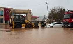 Viranşehir'de aşırı yağış sele neden oldu: 9 kişilik aile kurtarıldı