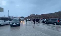 Yüksekova-Van kara yolu kontrollü şekilde geçişlere açıldı