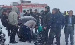 Yüksekova'da kamyonetler çarpıştı: 8 yaralı