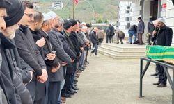 Rize'de 1 gün arayla anne ve babasını kaybetti