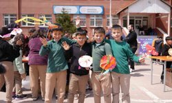 23 Nisan coşkusu köy okuluna taşındı