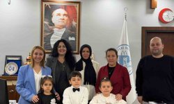 23 Nisan'da makam çocuklara devredildi