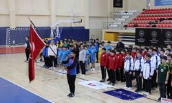 240 sporcunun katılımıyla hentbol küçükler yarı final müsabakaları başladı