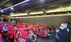 300 öğrenci tırda sinemayla buluştu