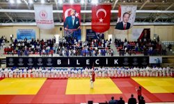 63 ilden 355 sporcu judo şampiyonası için Bilecik'te mücadele ediyor