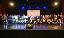 '7 Bölge 7 Renk' ayakta alkışlandı