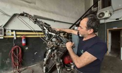850 parça hurdayı birleştirdi, 200 kiloluk metal figür yaptı