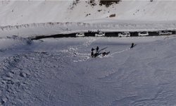 AFAD, Bahçesaray yolunda çığ incelemesi yaptı