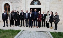 AK Parti İstanbul Milletvekilleri, cuma günleri sahaya inerek vatandaşlarla buluşuyor