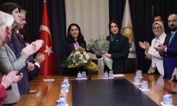 AK Parti'de devir teslim: Nilhan Ayan göreve başladı
