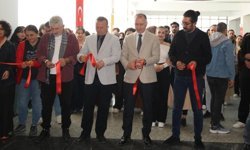 Akademisyenlerin yaptığı eserler sanatseverlerle buluştu