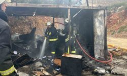 Alanya'da işçilerin kaldığı konteyner alevlere teslim oldu