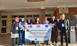 Alaşehirli öğrenciler İtalya'da Türkiye'yi temsil etti