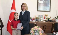 Altıntaş'ta çevreye duyarlı minik öğrenci ödüllendirildi