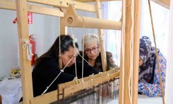Antakya Belediyesi'nin açtığı ipek el dokumacılığı kursu ilgi görüyor