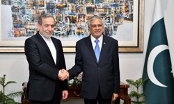 Arakçi, Pakistanlı mevkidaşı Dar ve Pakistan Genelkurmay Başkanı Munir ile görüştü