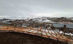 Ardahan'da şiddetli rüzgar çatıları uçurdu