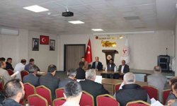 Aslanapa Kaymakamı İsmail Tosun, köy muhtarlarıyla bir araya geldi