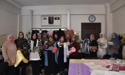 Atık kumaşlar kadınların ellerinde yeniden şekilleniyor