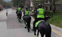 Atlı Polis ekiplerine Kızılcahamam'da yoğun ilgi