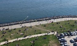 Avcılar'da havaların ısınmasını fırsat bilen vatandaşlar sahile akın etti