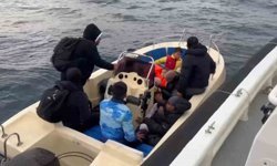 Ayvacık açıklarında 13 kaçak göçmen ile 2 organizatör yakalandı