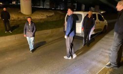 Bakırköy'de yolda kalan araç trafiği kilitledi: Yolcularla sürücü arasında tartışma kamerada