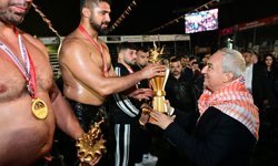 Balıkesirli güreşçi Enes Doğan, Kepez'de başpehlivan oldu