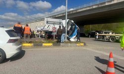 Bartın'da halk otobüsü otomobilin üzerine devrildi: 44 yaralı