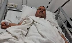 Başıboş köpeklerin saldırısına uğrayan adamın baş parmağı koptu