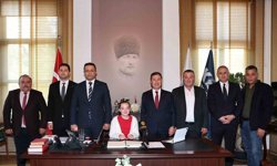 Başkan Aras, koltuğunu minik Azra'ya devretti