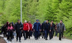 Başkan Özlü, gençlerle doğa yürüyüşü yaptı
