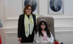 Başkan Şahin koltuğunu devretti