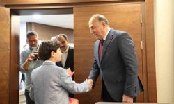 Başkan Şerif Arslan koltuğunu Harun Alp'e devretti