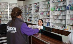 Başkan Zencirci, eczane teknisyenlerini unutmadı