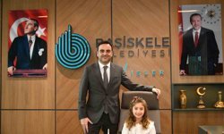 Başkanlık koltuğu 23 Nisan'da öğrenciye emanet edildi