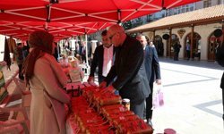 Bayburt'ta yöresel ürün stantları açıldı